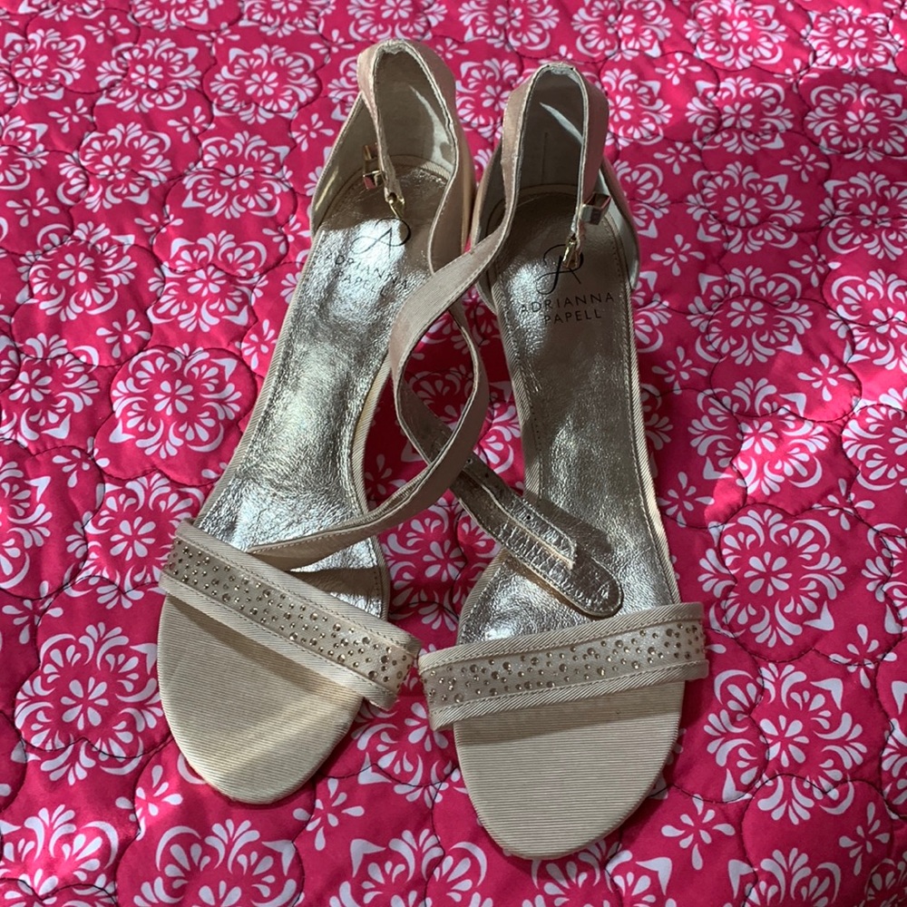 Beautiful Adrianna papell heels